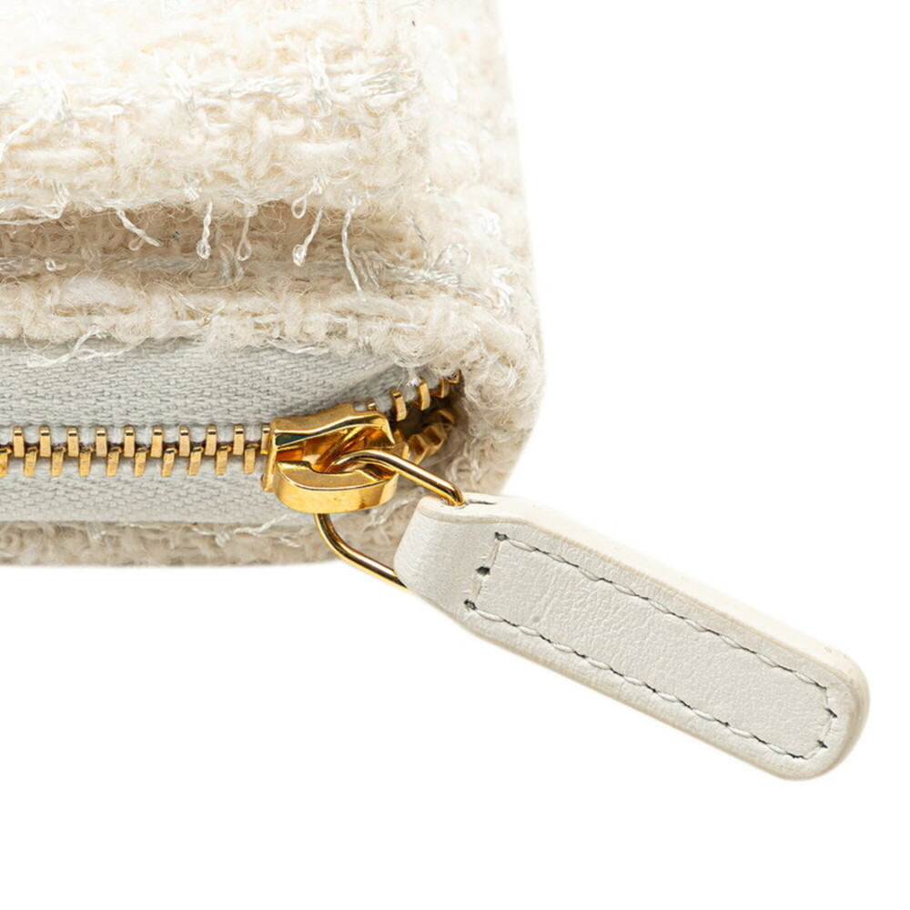 CHANEL White Leather Logo Wallet - Picture 5 of 10